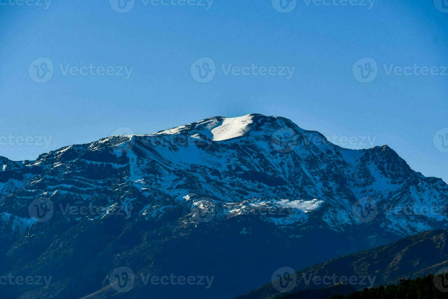 Scenic mountain view photo