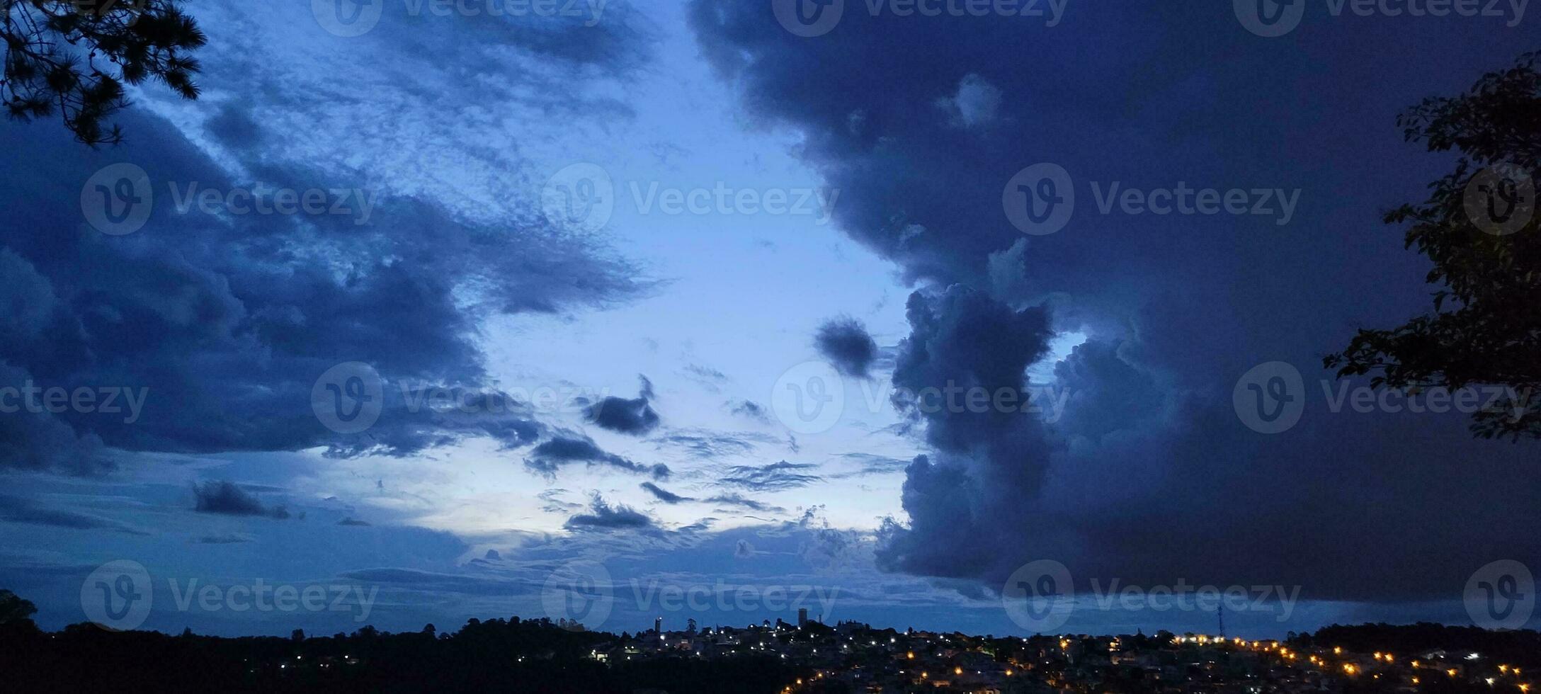 azul cielo ese lata ser usado como un antecedentes foto