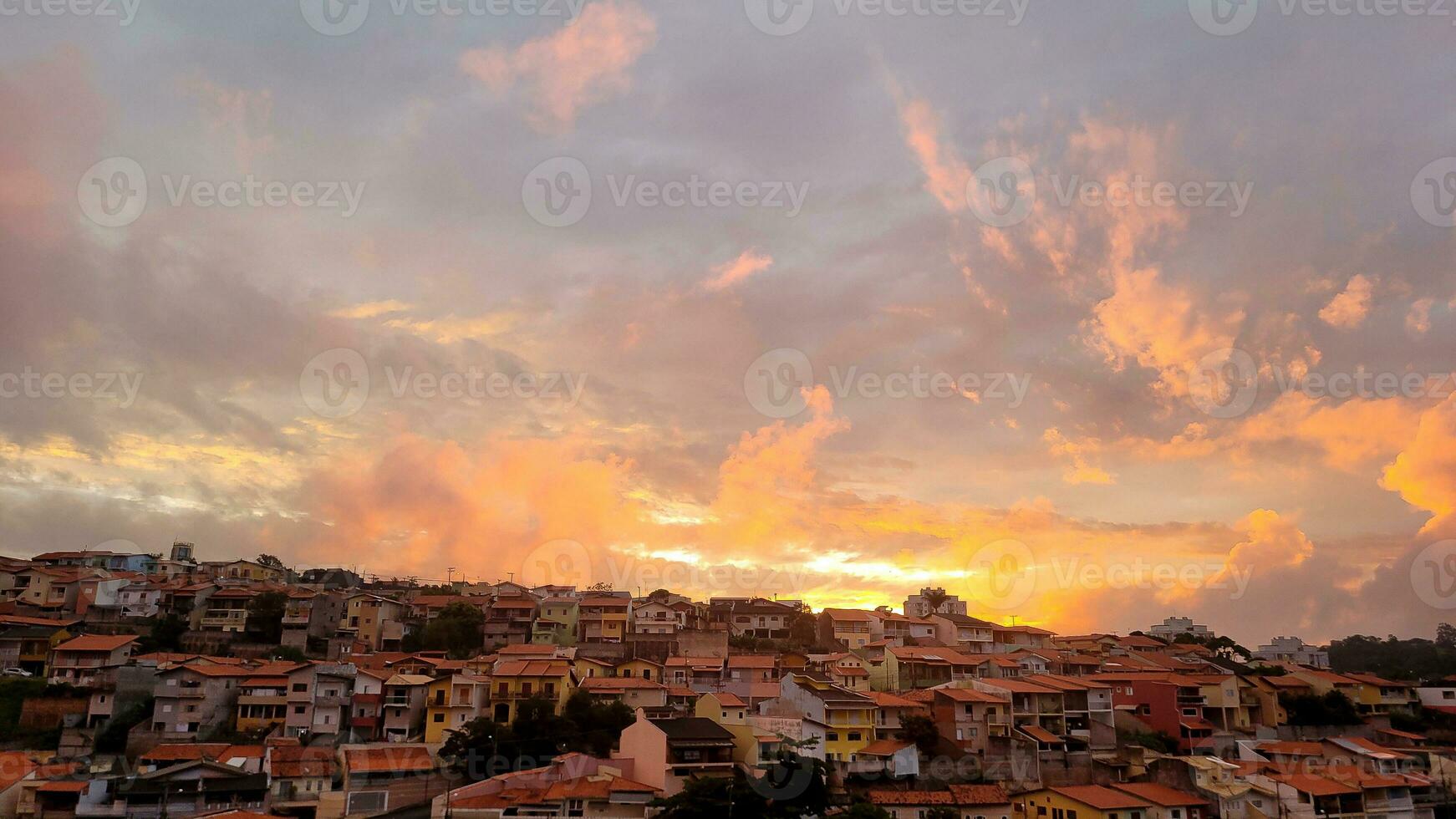 fondo de puesta de sol en la tarde en brasil foto