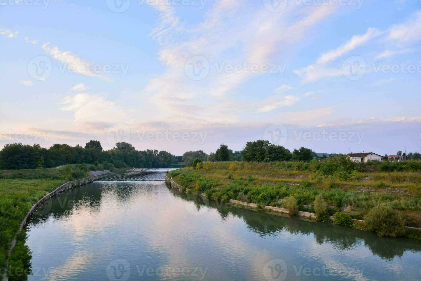 por el río foto