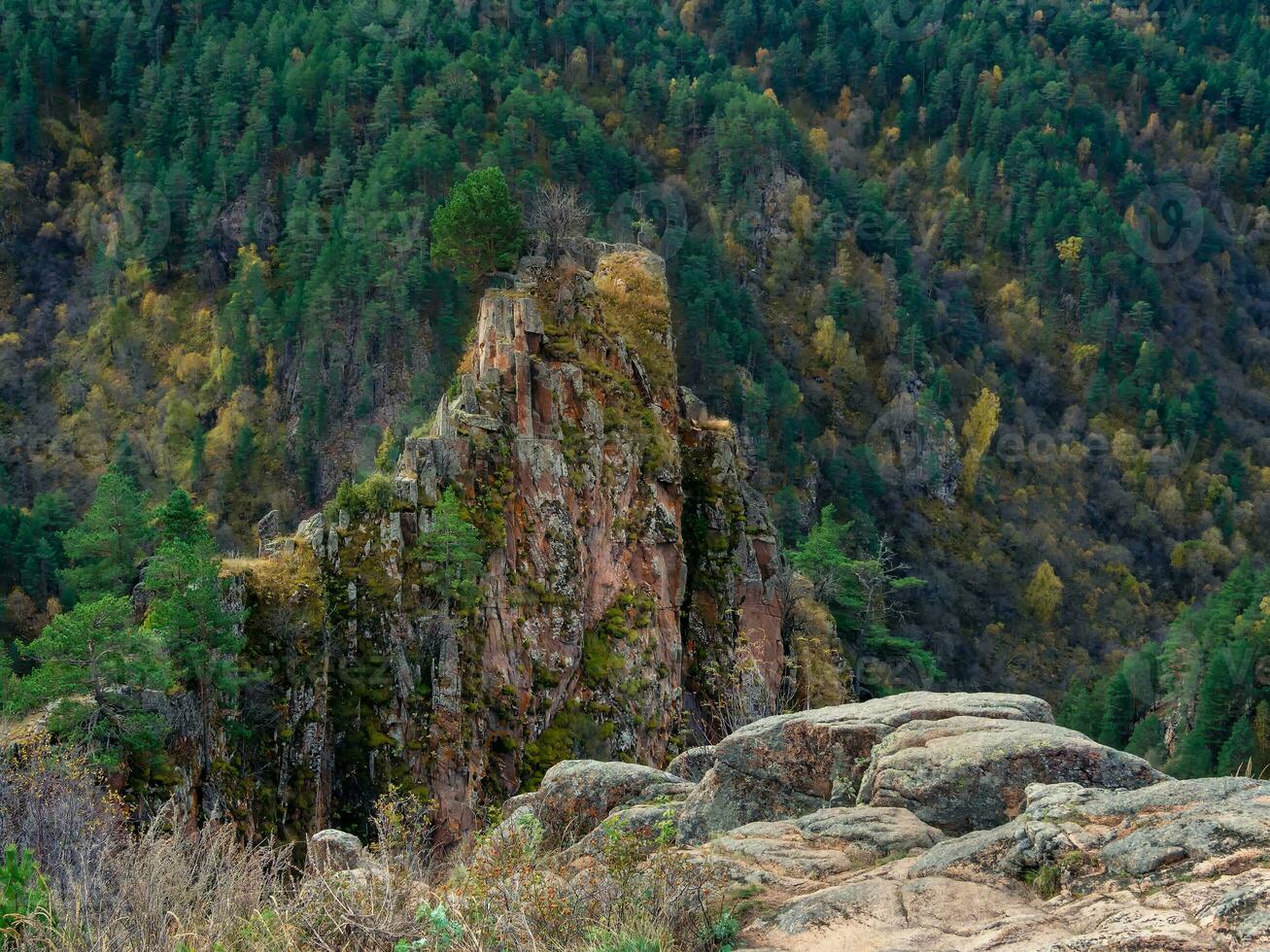 Rocky ledge. Perspective of rocky ledge. Edge of the cliff, a da photo