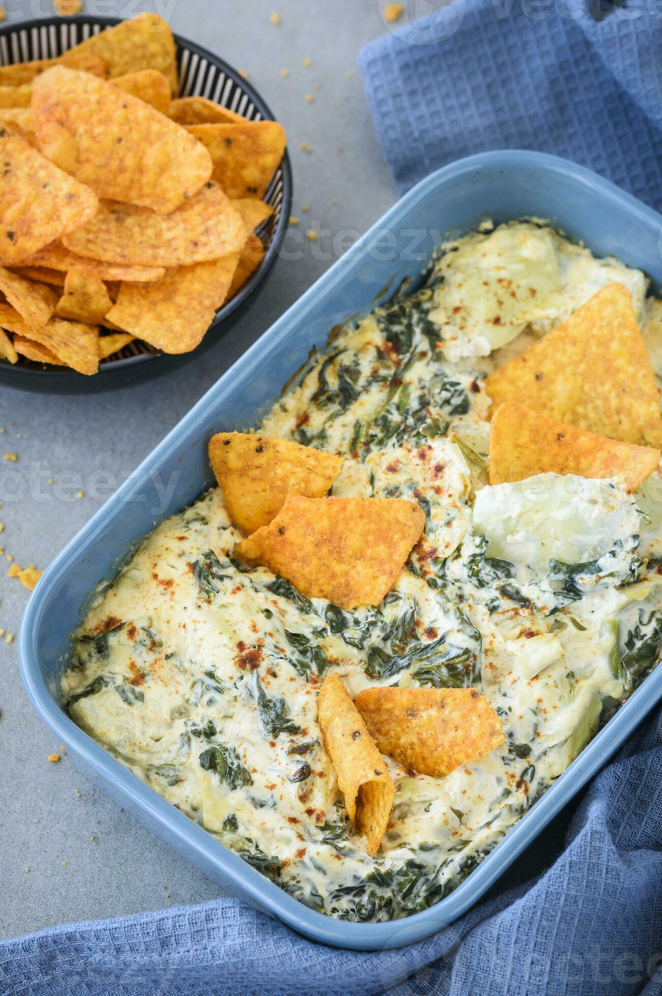 Cheesy baked spinach recipe 23297925 Stock Photo at Vecteezy