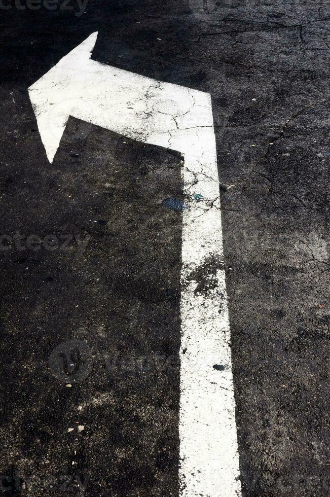 Turn left sign photo