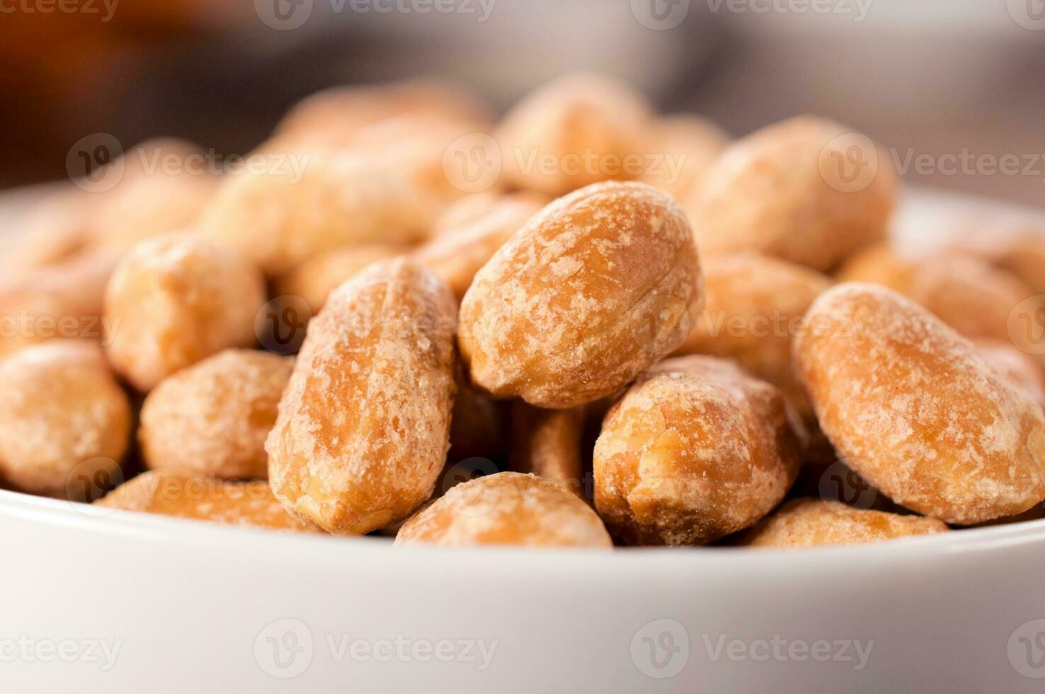 Rosted salted peanuts photo