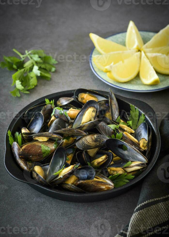 Cooked mussels with lemon photo