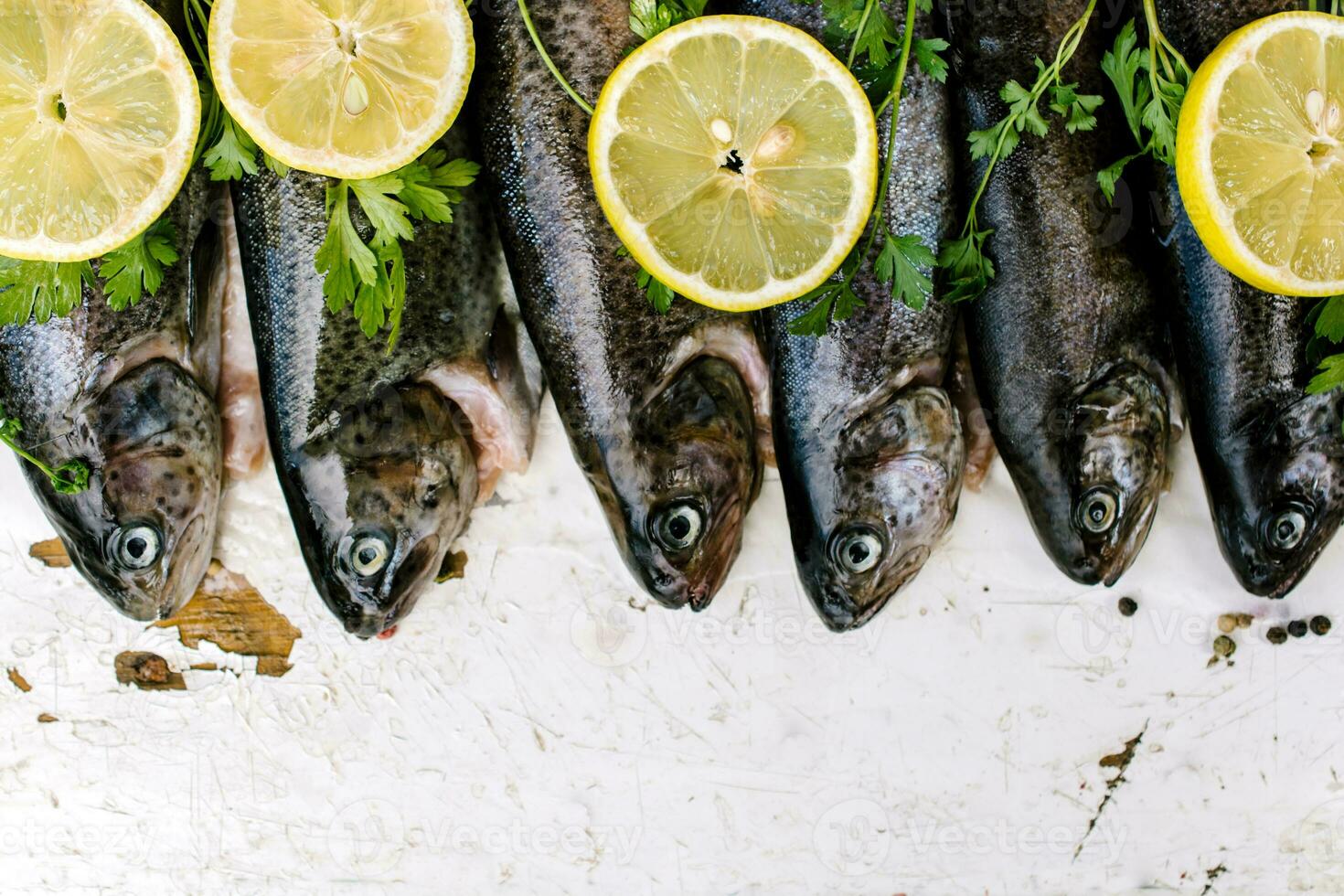 Fresco pescado en el mercado foto