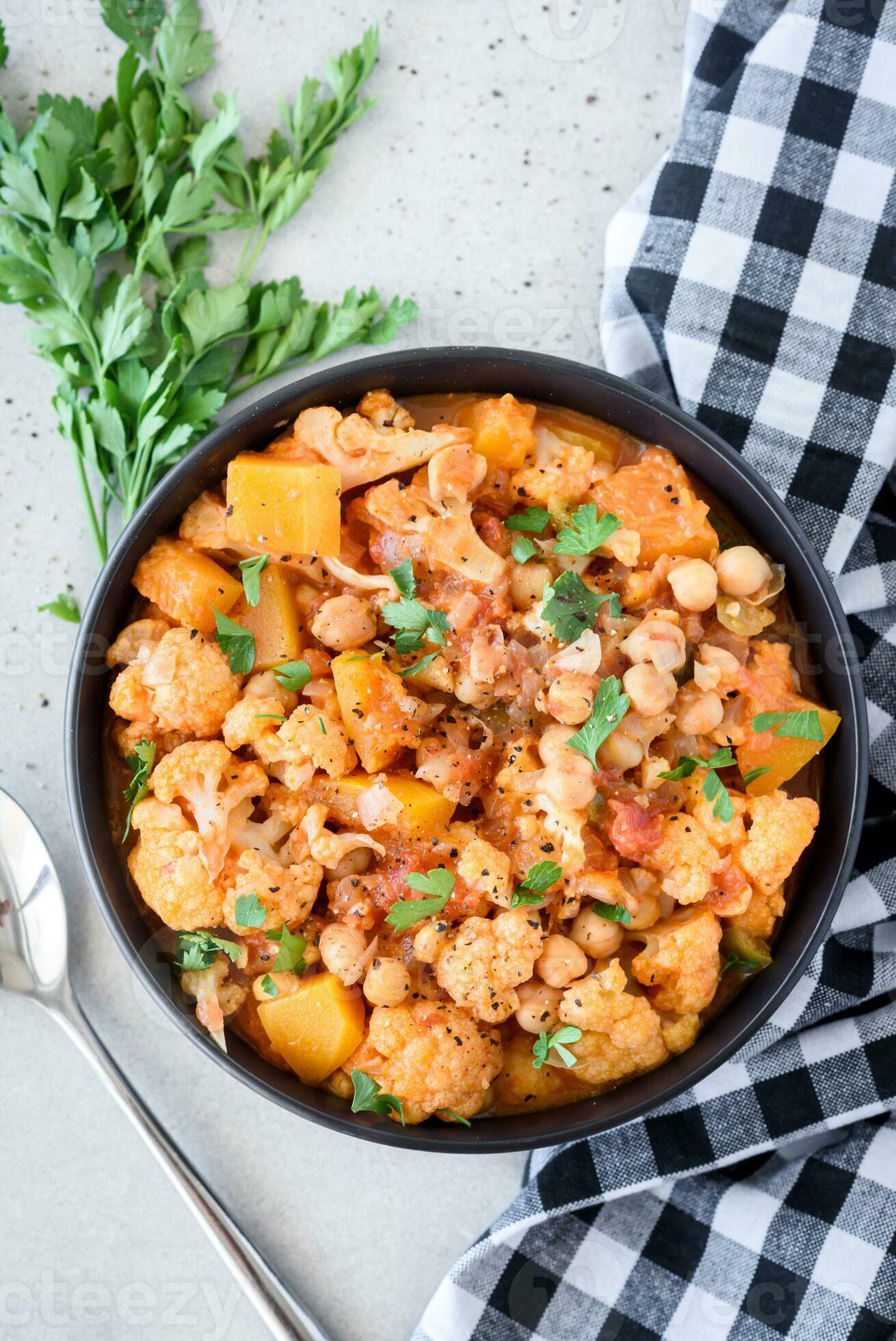 Curry with cauliflower and butternut squash 23308761 Stock Photo at