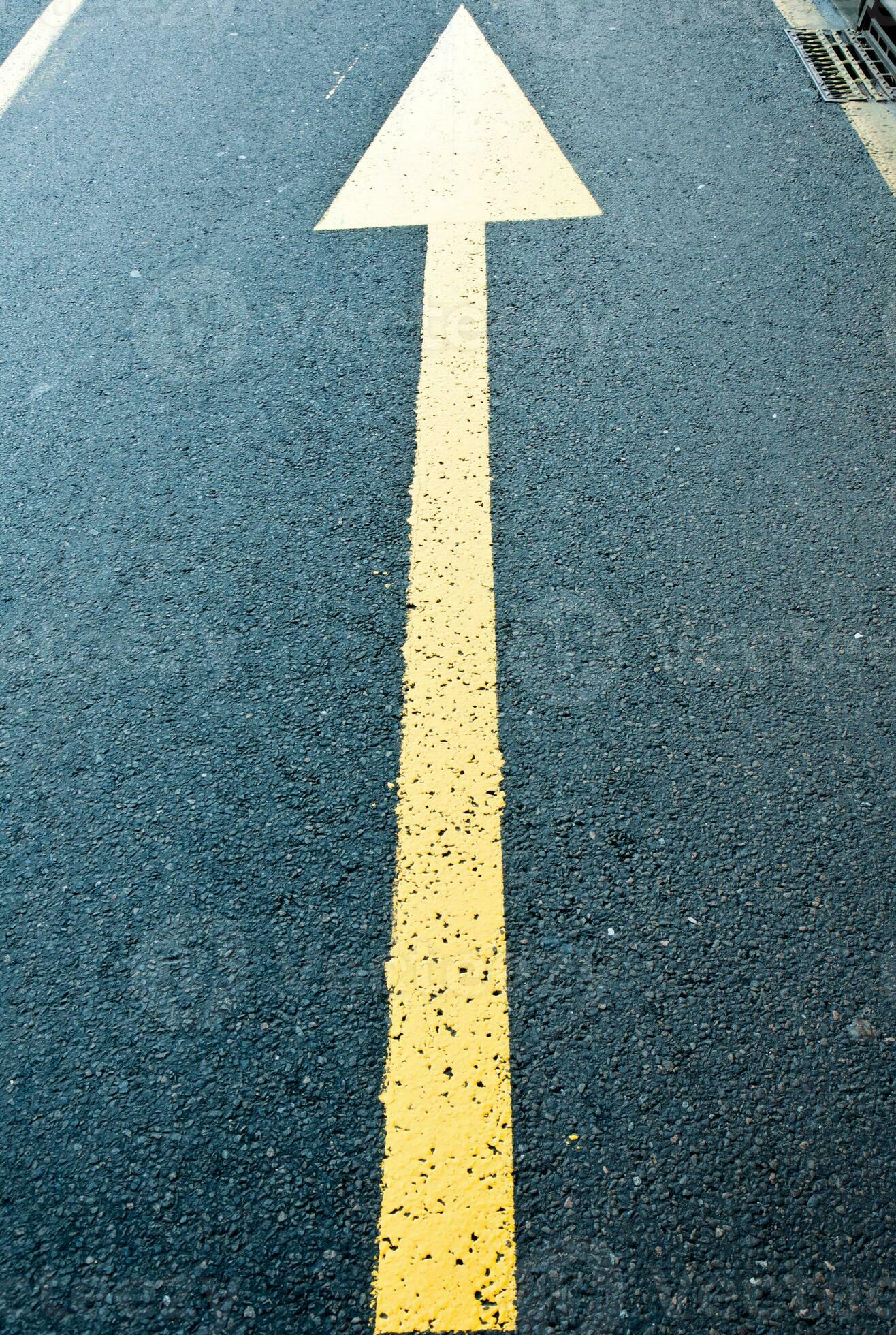 Yellow arrow sign 23309168 Stock Photo at Vecteezy