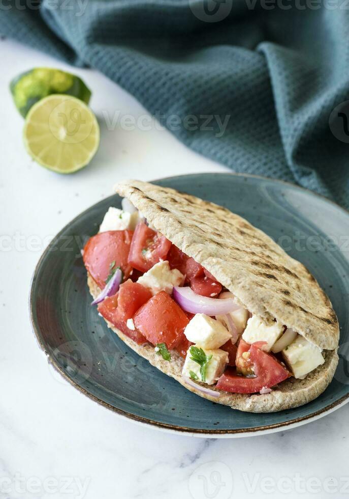 greek pita salad photo