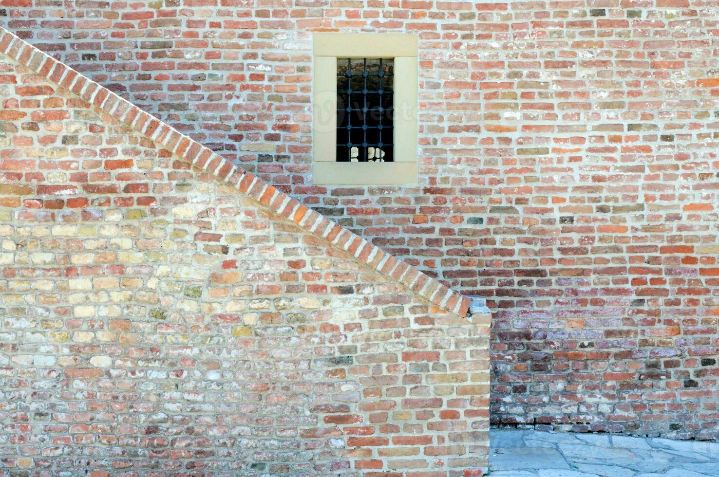 ladrillo pared y escalera foto