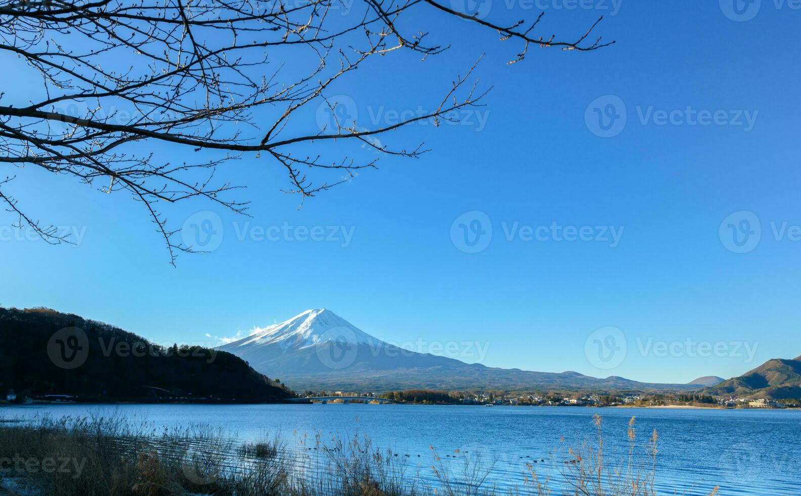 paisaje de fuji montaña a lago kawaguchiko foto