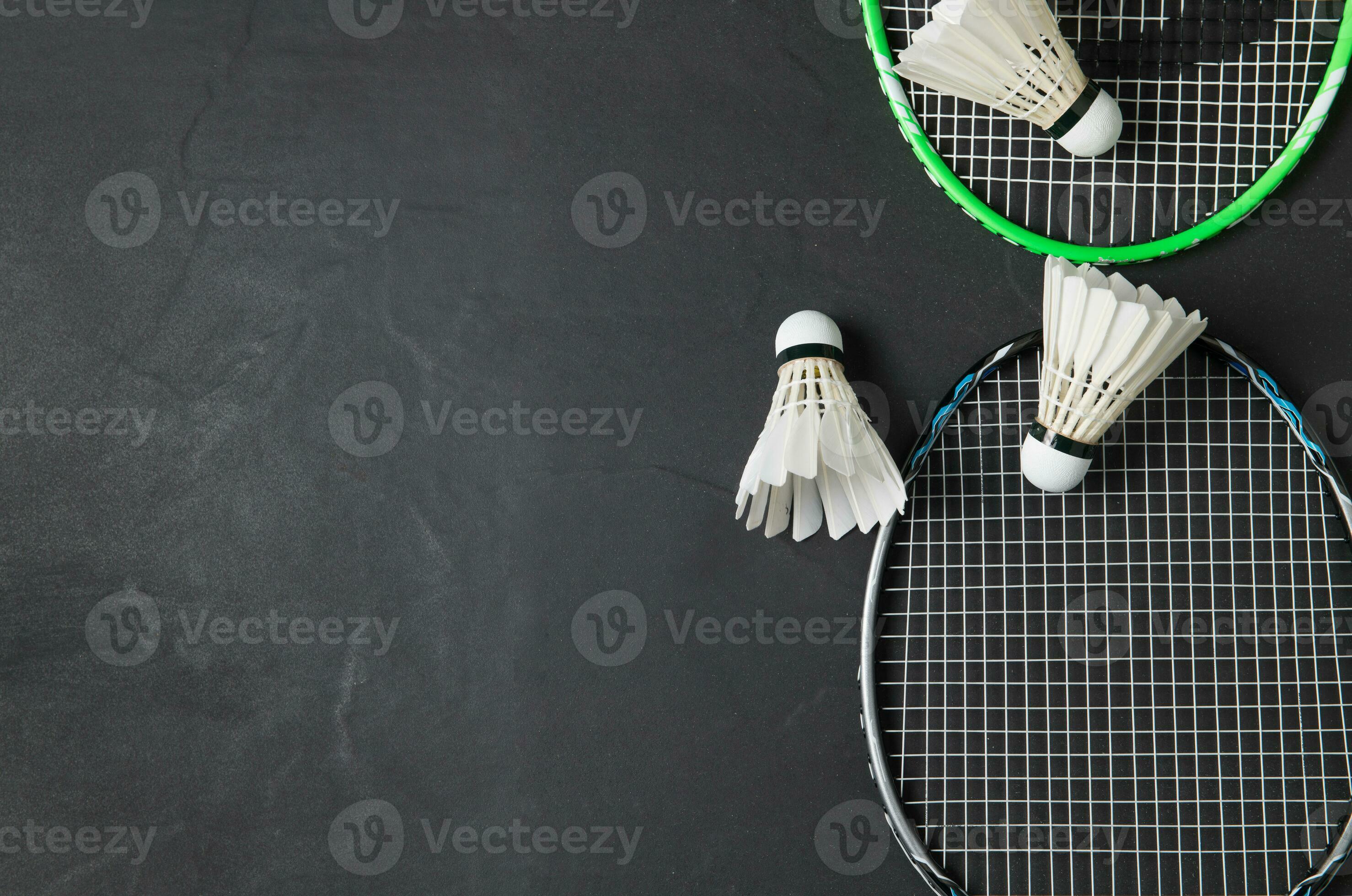Shuttlecocks and badminton racket on black background. 23313490 Stock