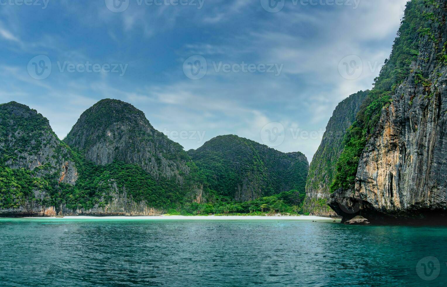 Day Trip to Ko Phi Phi in Thailand Southern Islands photo