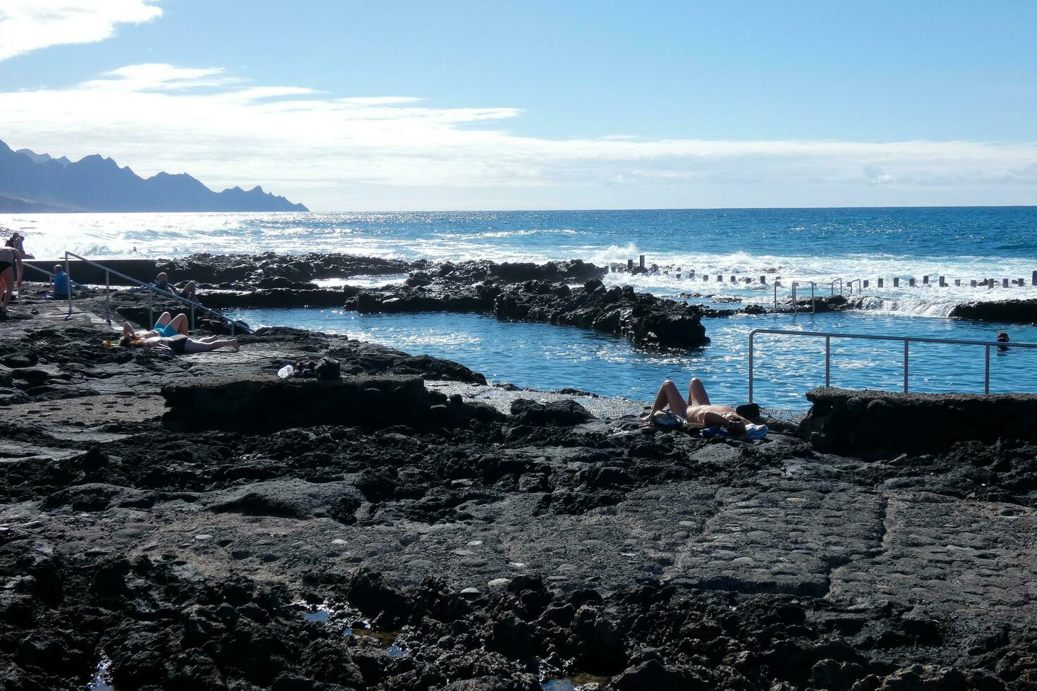 nadando quinielas de agaete en el isla de gran canaria en el atlántico océano. foto