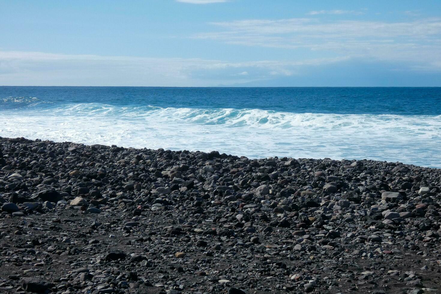 Large waves crashing against the rocks in the ocean photo