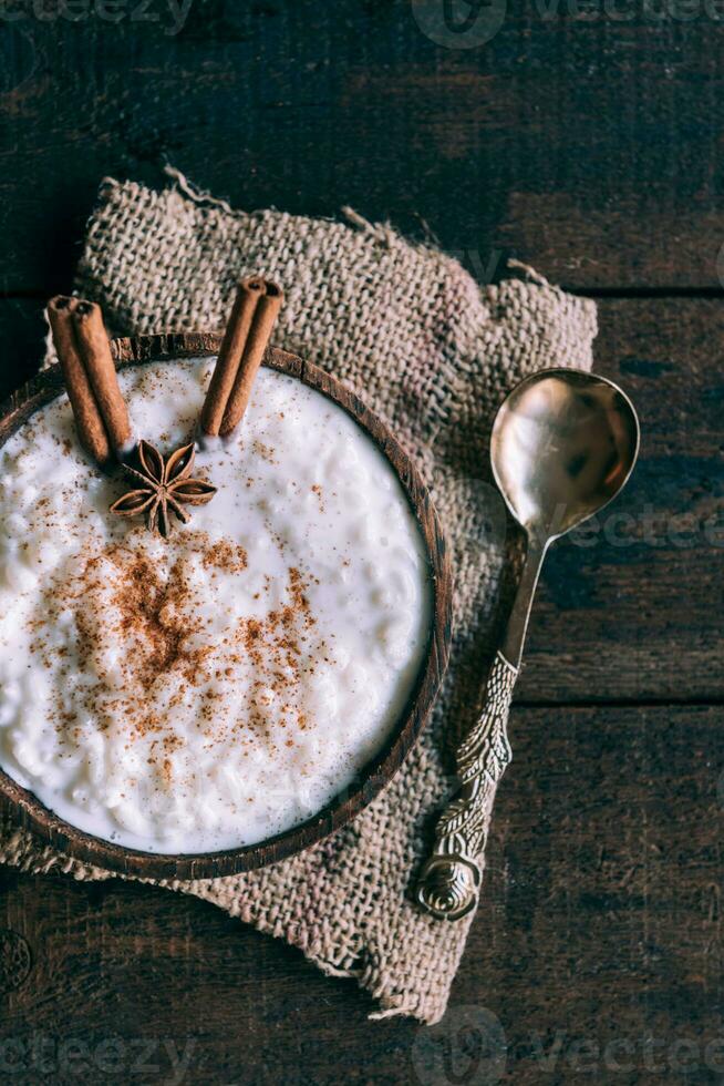 arroz pudín servido foto