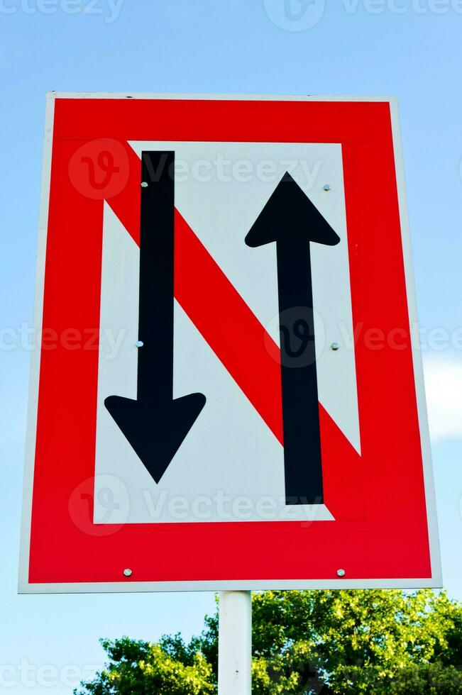 Which way sign photo