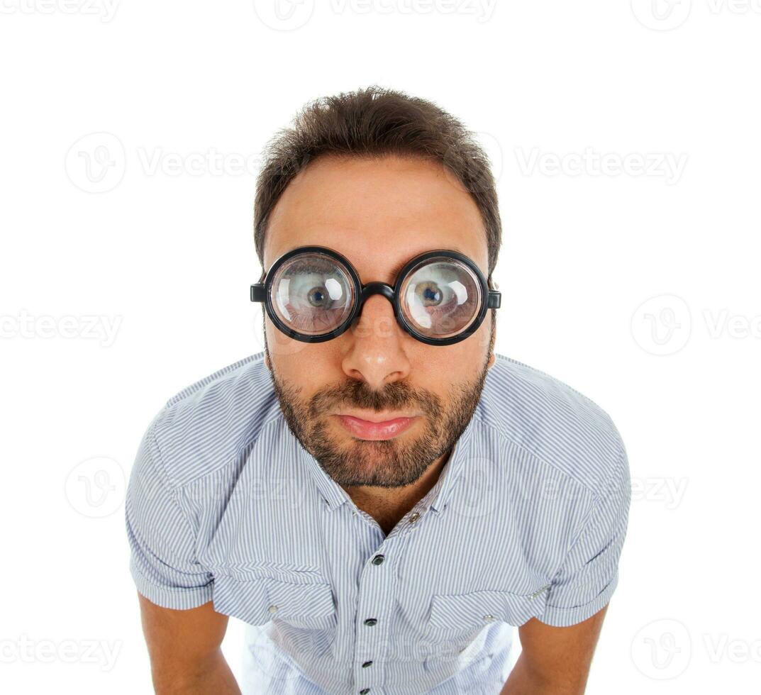 hombre con un sorprendido expresión y grueso lentes foto