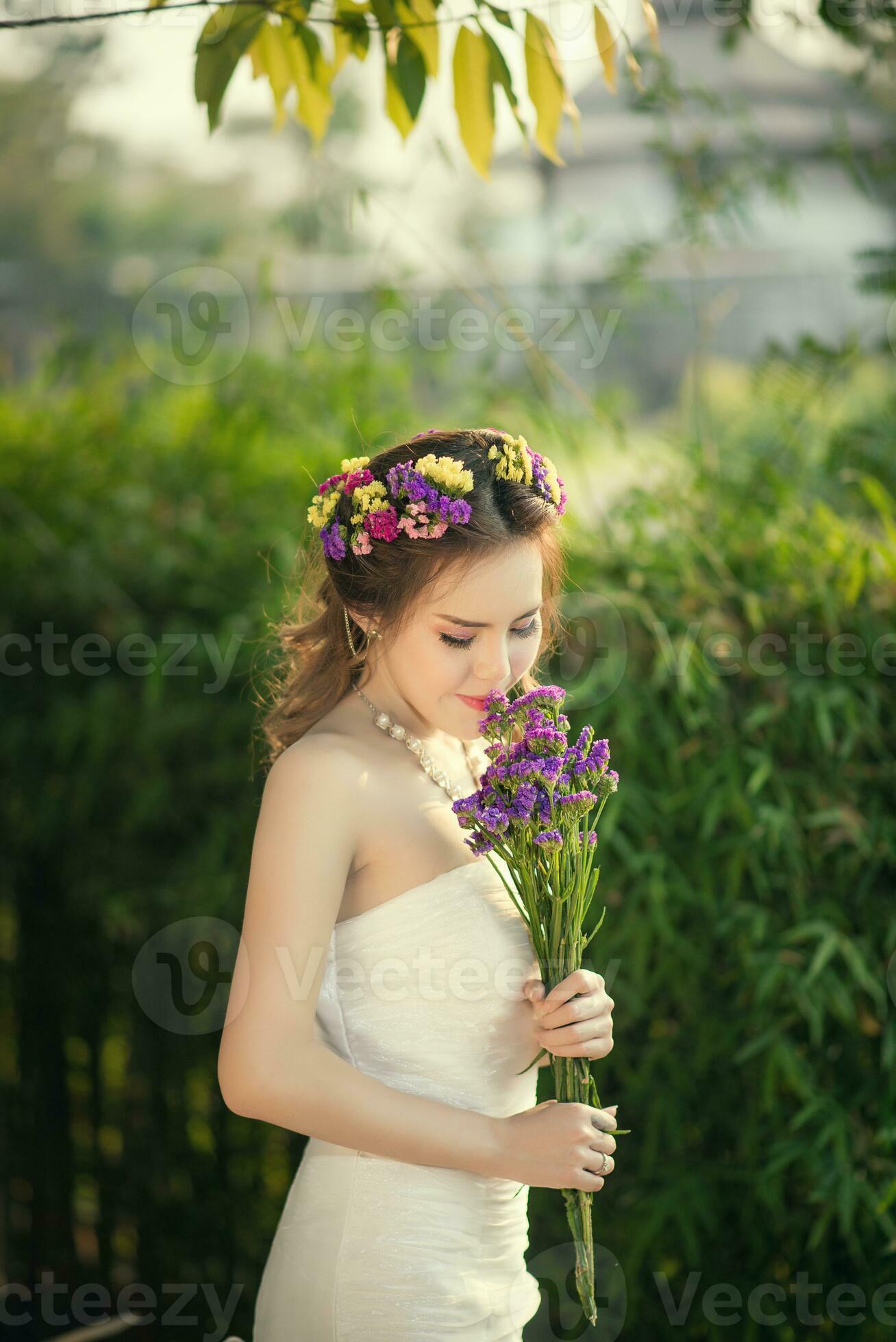 Asian Girl in wedding dress 23370392 Stock Photo at Vecteezy