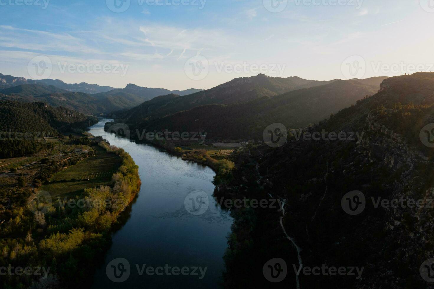 ebro río desde Miravet castillo a puesta de sol foto