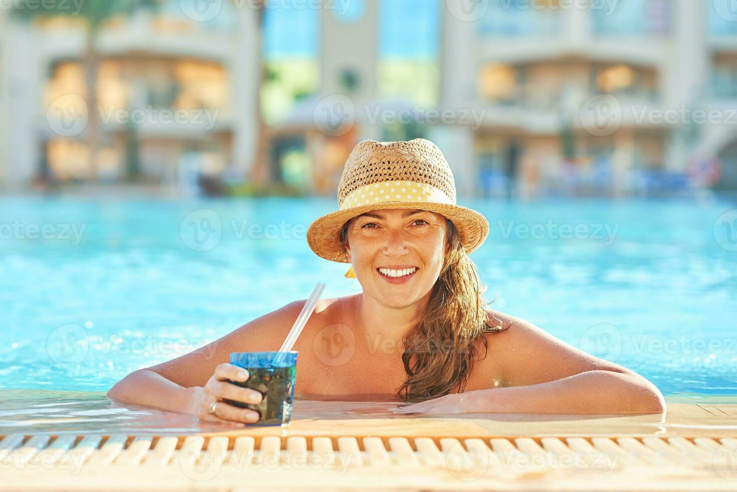 Close up images of a woman in the pool photo