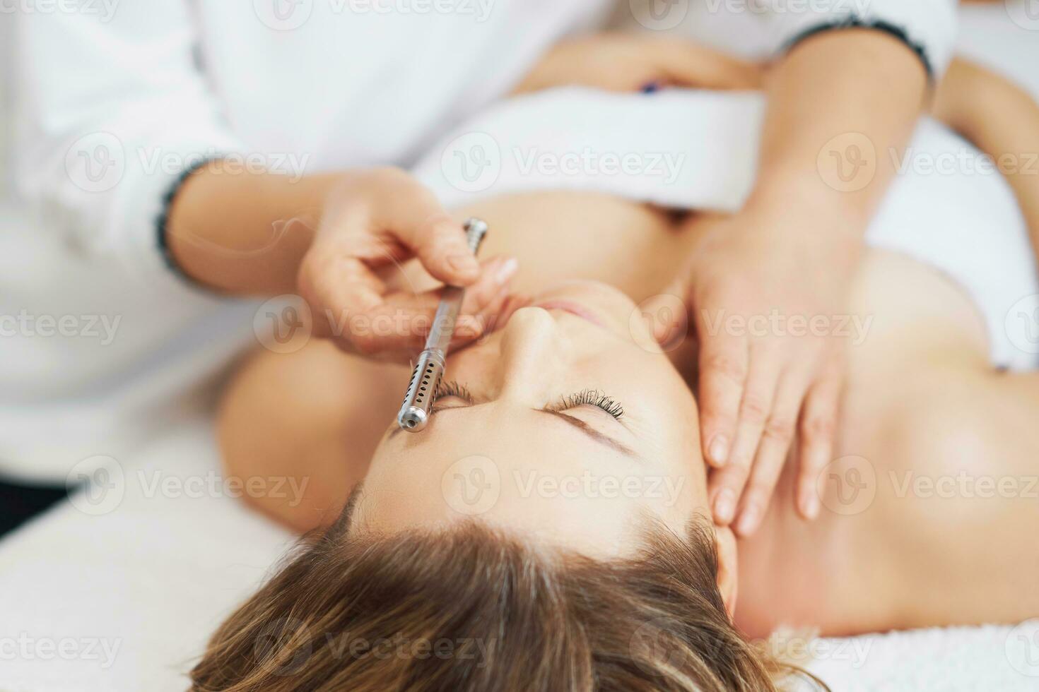 Picture of moxibustion roller treatment op woman face photo