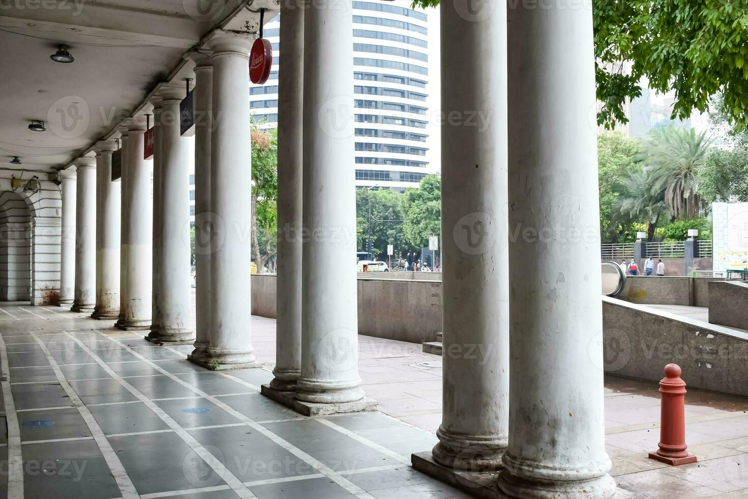 Famous business district Connaught Place know as CP Delhi in the centre of New Delhi India with Offices, Banks and Shopping. British style architecture CP in Delhi, India photo