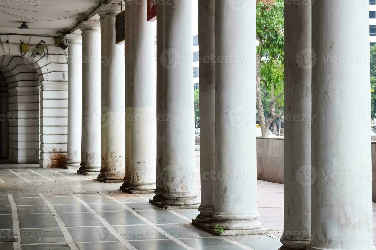 Famous business district Connaught Place know as CP Delhi in the centre of New Delhi India with Offices, Banks and Shopping. British style architecture CP in Delhi, India photo