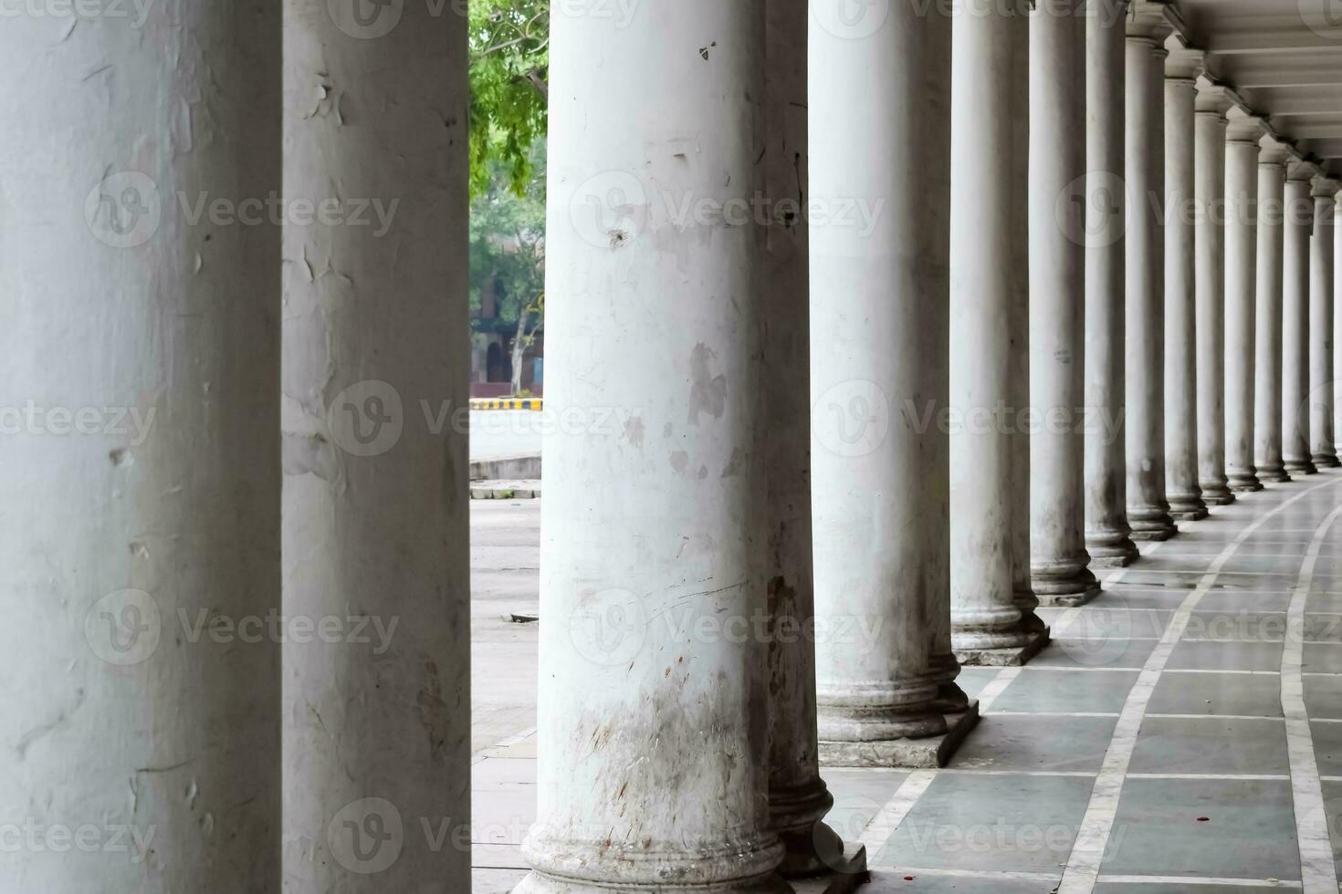 Famous business district Connaught Place know as CP Delhi in the centre of New Delhi India with Offices, Banks and Shopping. British style architecture CP in Delhi, India photo