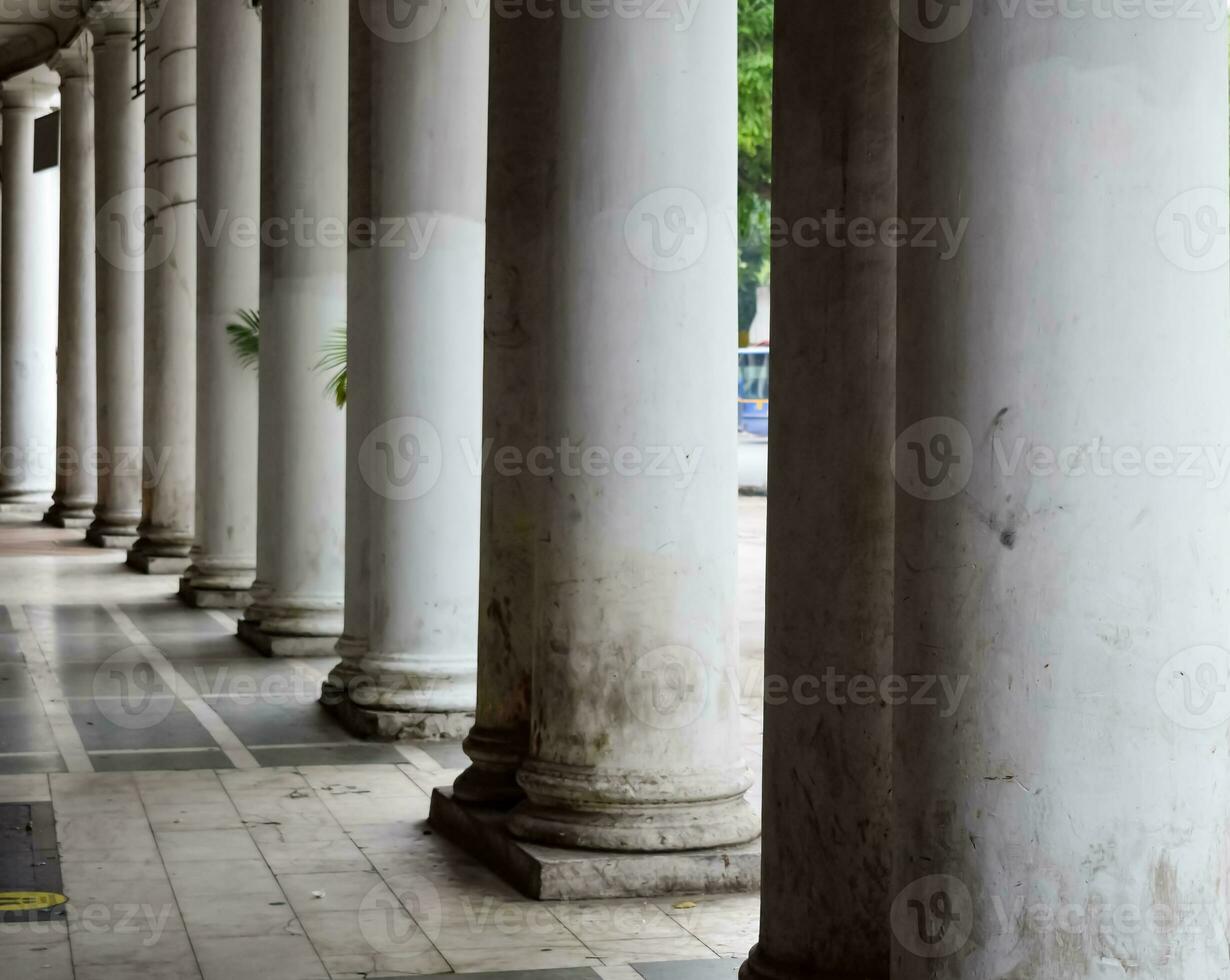 Famous business district Connaught Place know as CP Delhi in the centre of New Delhi India with Offices, Banks and Shopping. British style architecture CP in Delhi, India photo