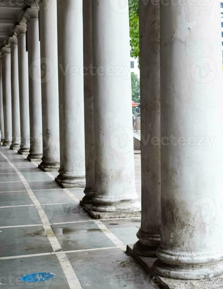 Famous business district Connaught Place know as CP Delhi in the centre of New Delhi India with Offices, Banks and Shopping. British style architecture CP in Delhi, India photo