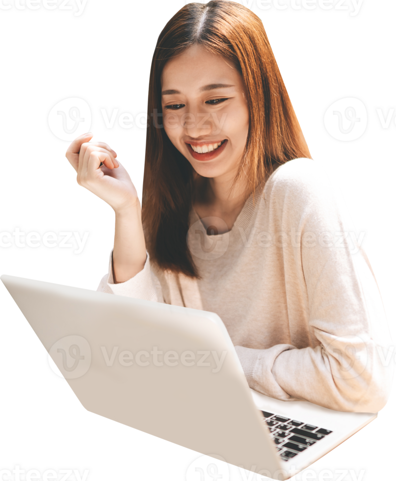 vuxen företag sydöst asiatisk kvinna använder sig av bärbar dator dator isolerat transparent bakgrund png