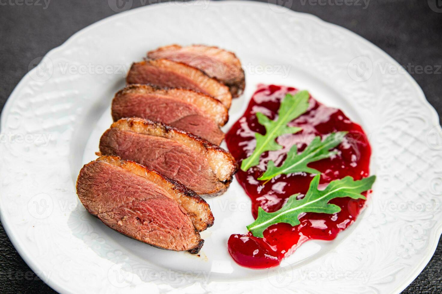 asado Pato pecho carne aves de corral comida comida bocadillo en el mesa Copiar espacio comida antecedentes rústico parte superior ver foto