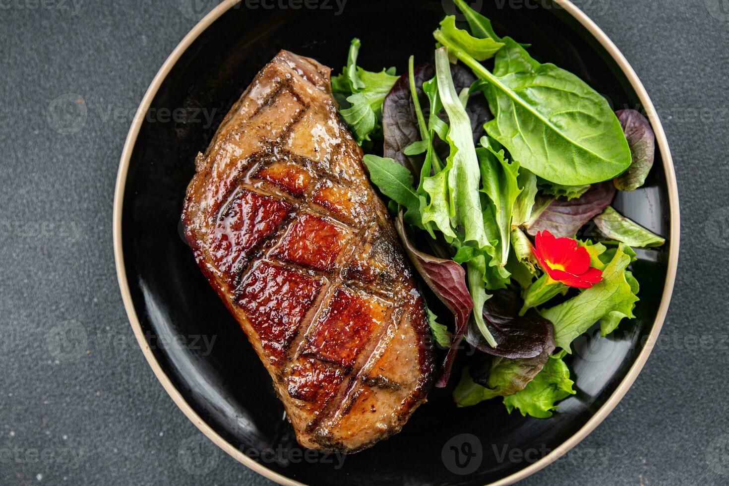 asado Pato pecho carne aves de corral comida comida bocadillo en el mesa Copiar espacio comida antecedentes rústico parte superior ver foto