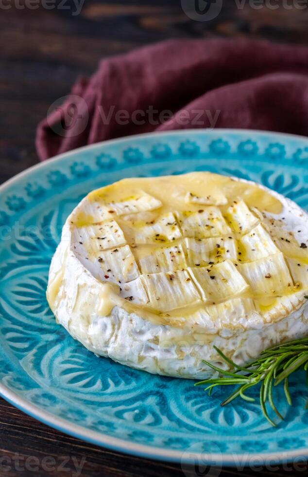 queso camembert al horno foto