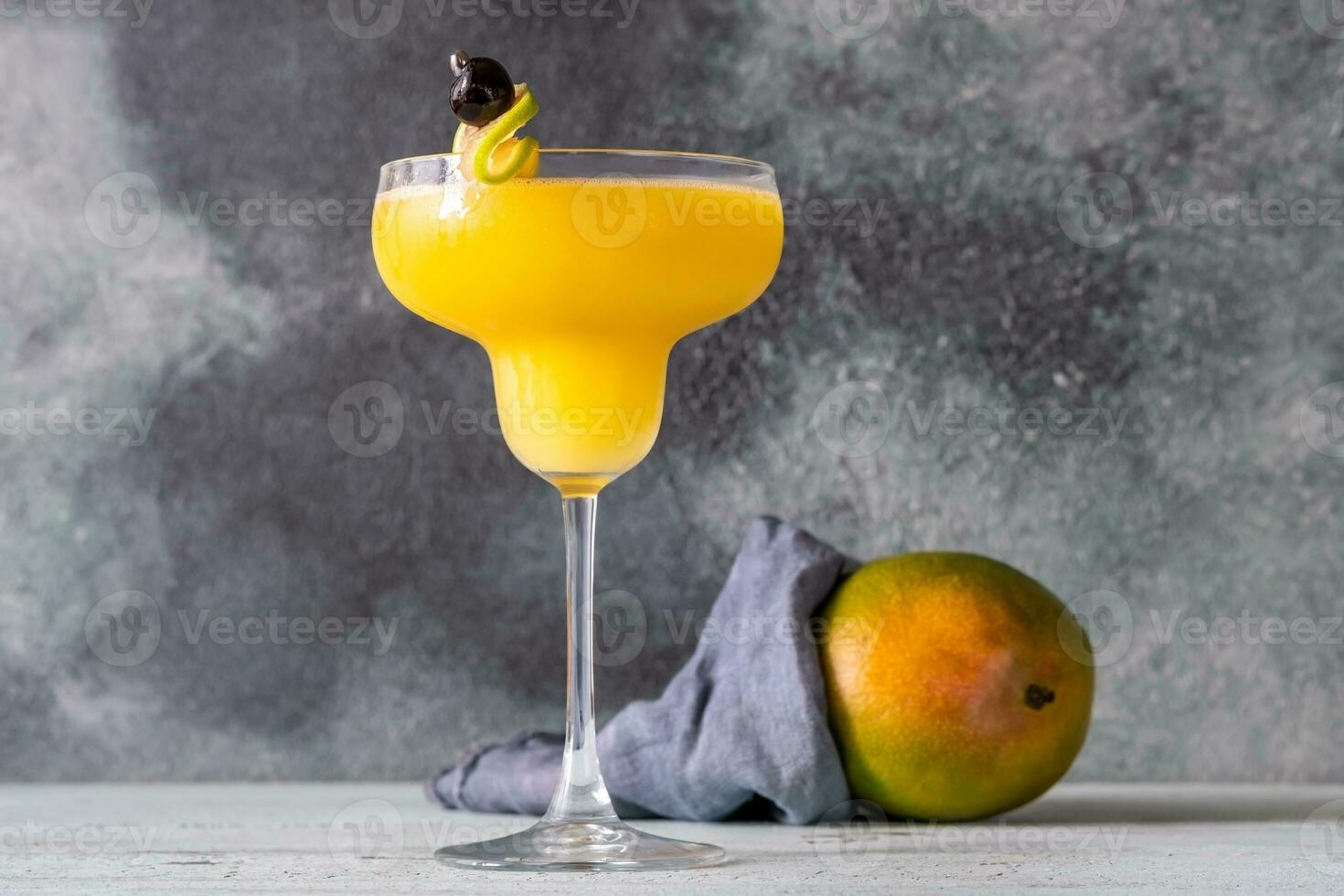 Frozen Mango Daiquiri cocktail photo