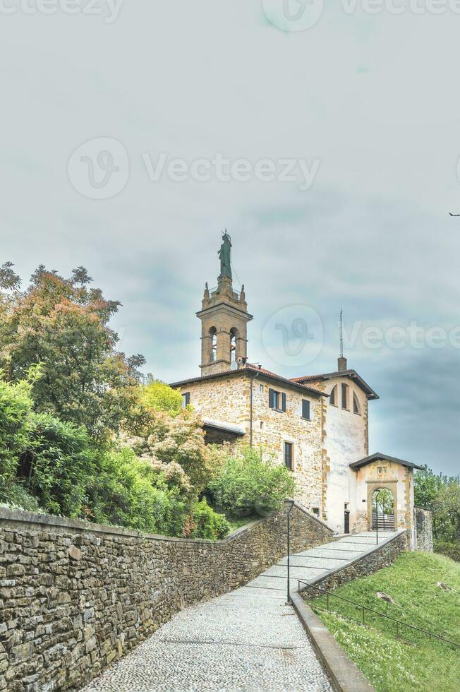 santuario de sombreno en el provincia de Bérgamo Italia foto