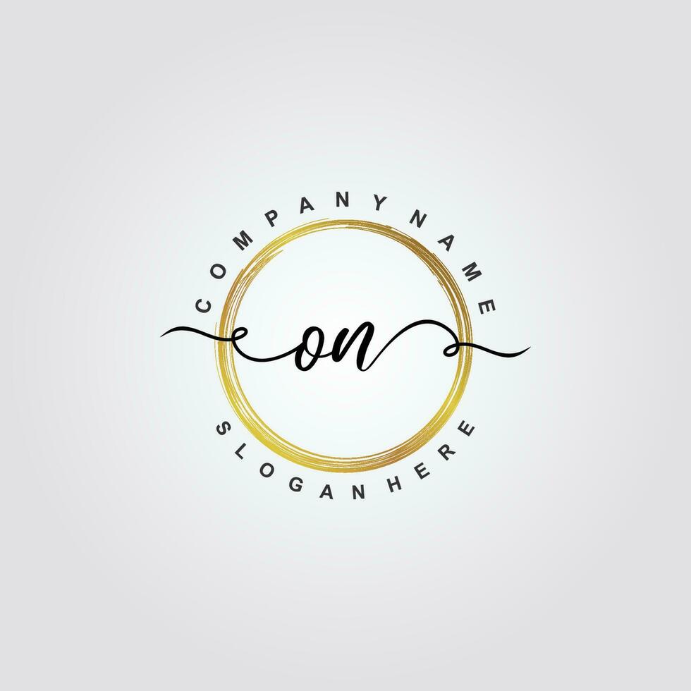 O Initial beauty floral logo template vector