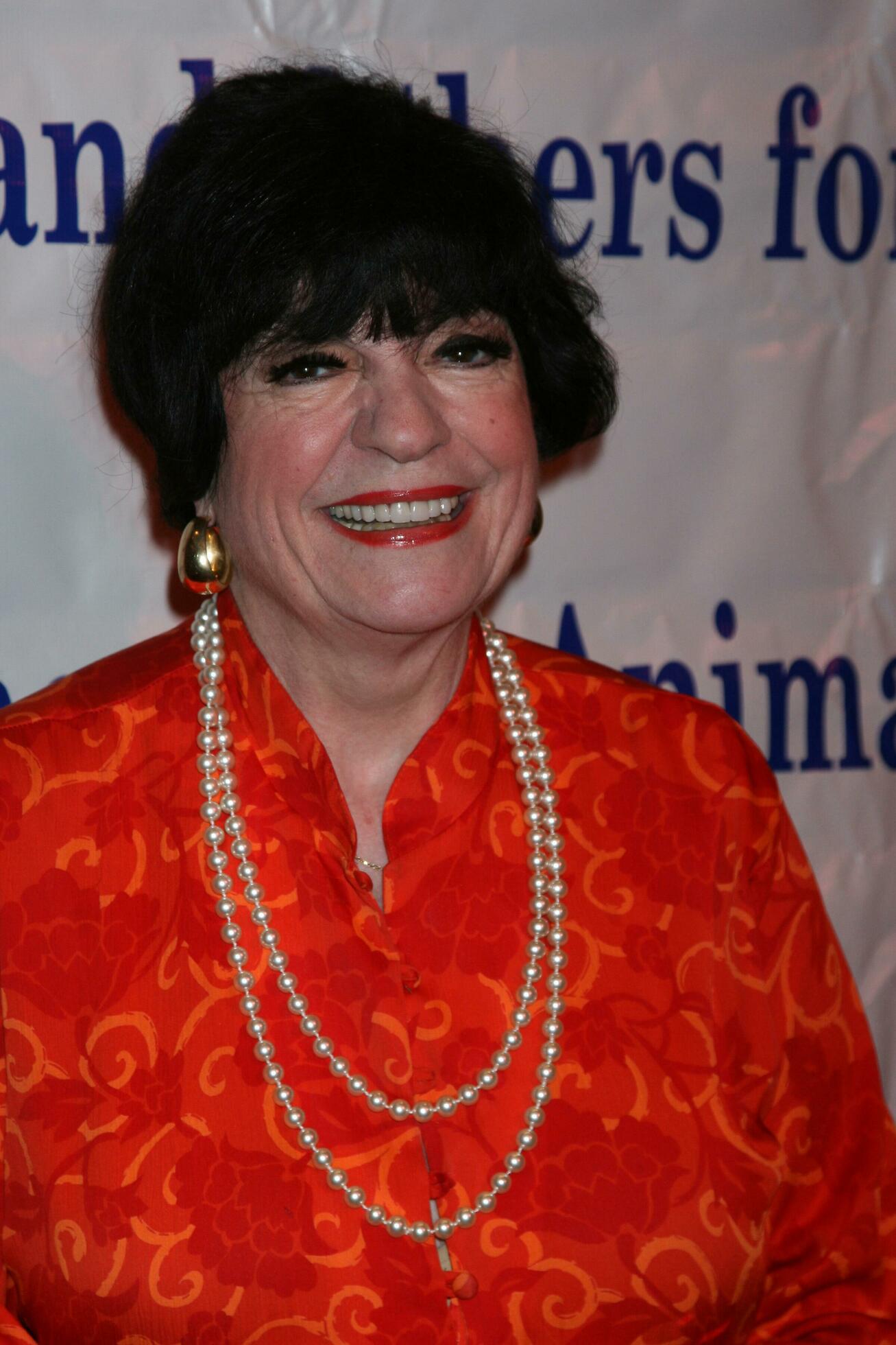 JoAnne Worley arriving at the Actors Others for Animals Roast of Carol