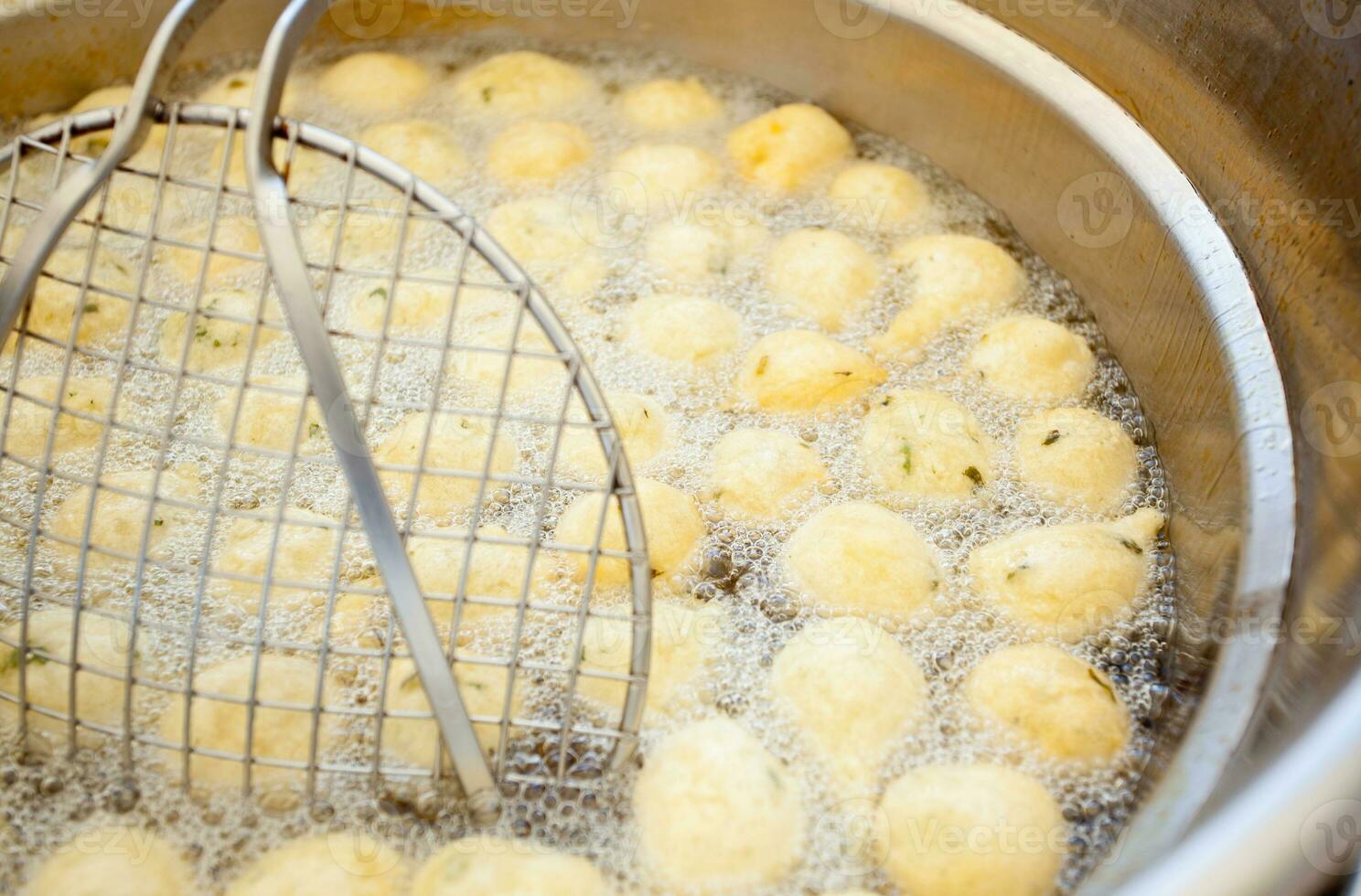 zeppulelle tradicional napolitano comida frito y salado foto