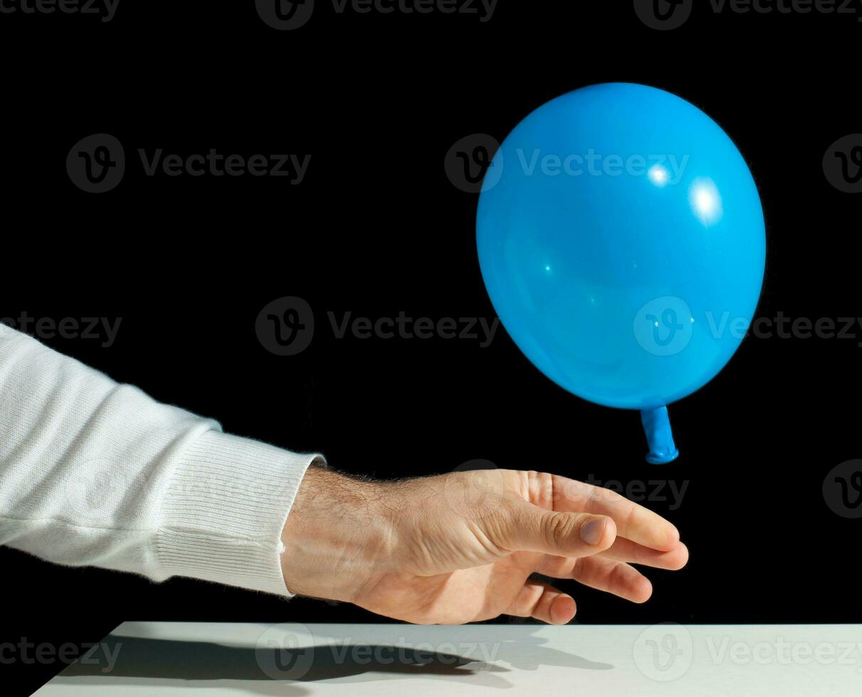 Freezing of a balloon that deflates photo