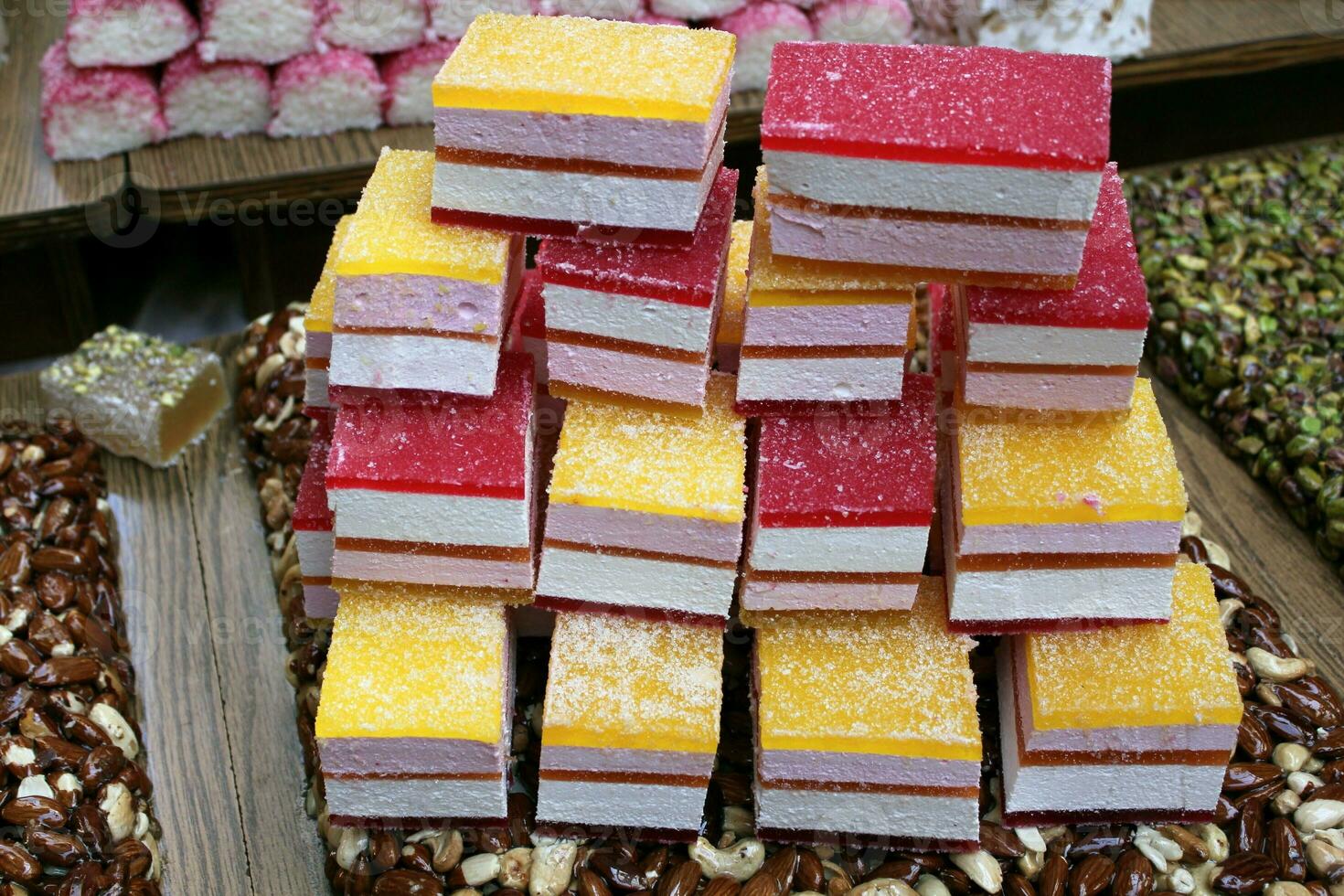 oriental dulces y golosinas son vendido a un bazar en Israel. foto