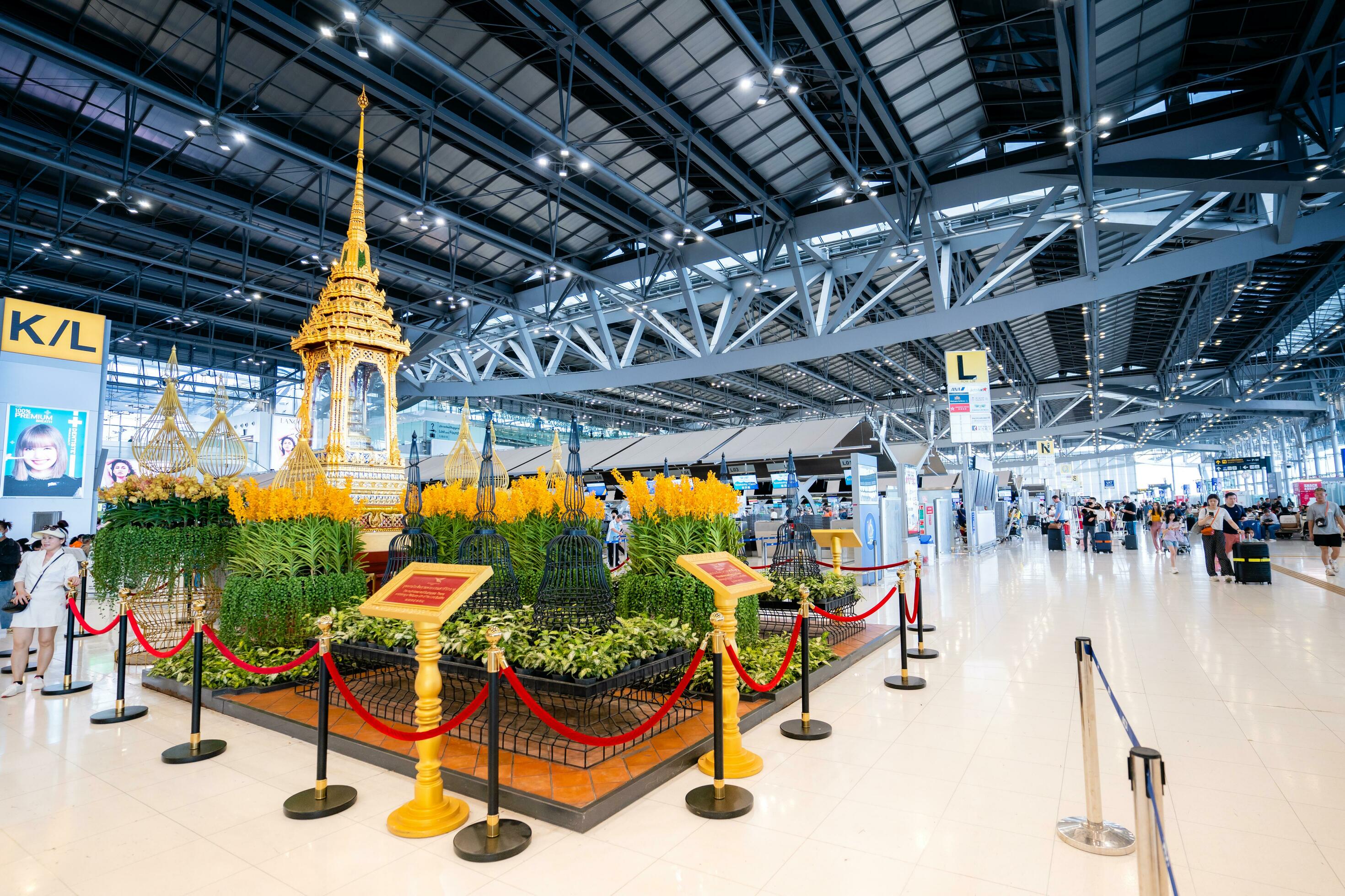 Buddha Parks North Bangkok Airport www.vecteezy.com