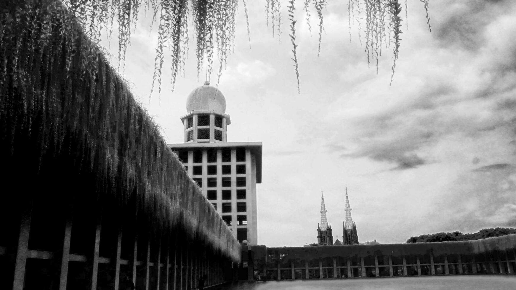 istiqlal mosque khaterdal background photo