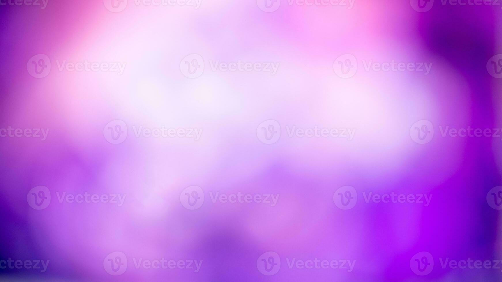púrpura y blanco borroso antecedentes tiene un pequeño resumen ligero. suave antecedentes para papel tapiz, diseño, gráfico y presentación foto