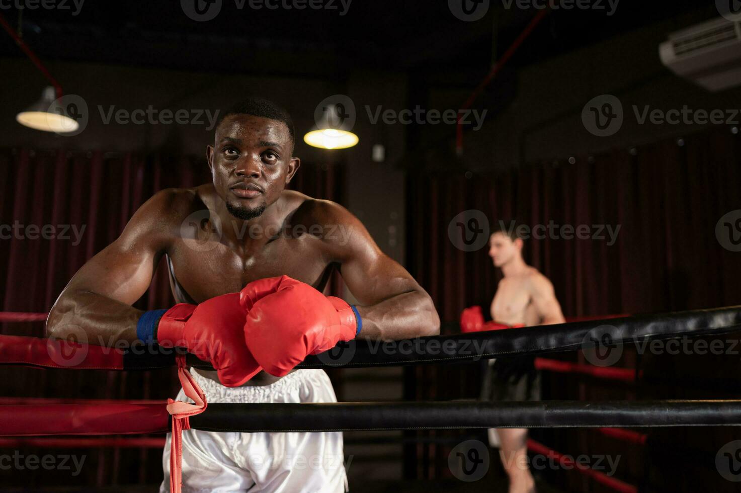 boxeadores será además obtener un descanso Entre peleas en orden para el cuerpo a relajarse y el entrenador será recomendar el siguiente redondo de peleas, muay tailandés, tailandés marcial letras. foto