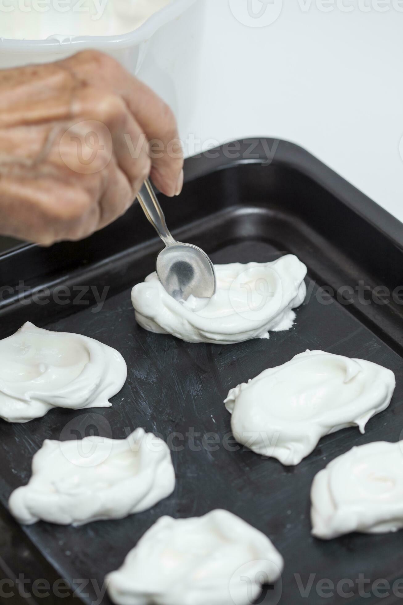 Elaboration of meringues Baking sheet 23616526 Stock Photo at Vecteezy