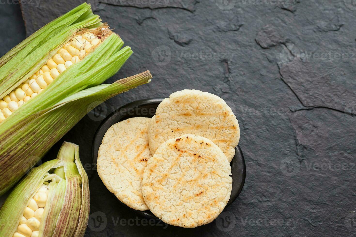 asado tradicional sur americano maíz arepa foto