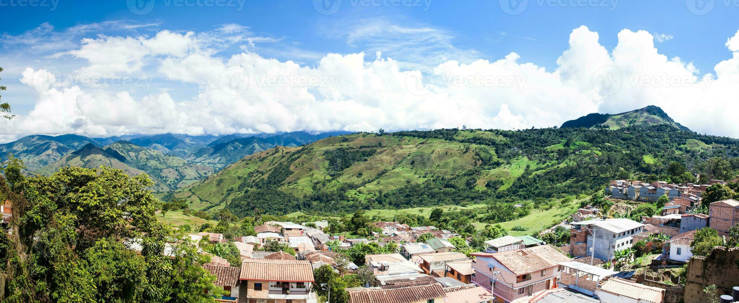 panorámico ver de el histórico pueblo de titiribi situado en el región de antioquia en Colombia foto