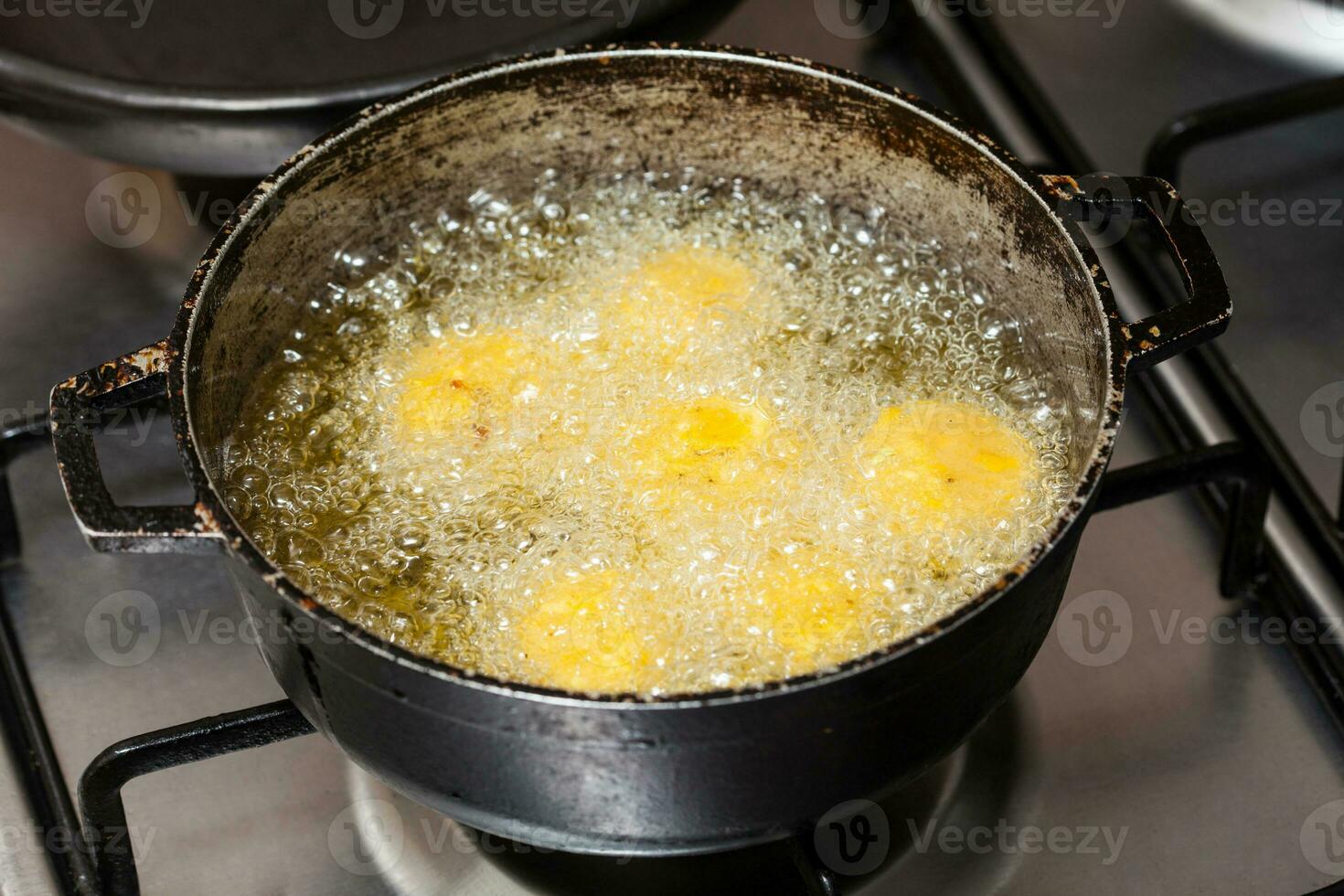 Preparation of plantain croquettes stuffed with pork cracklings photo
